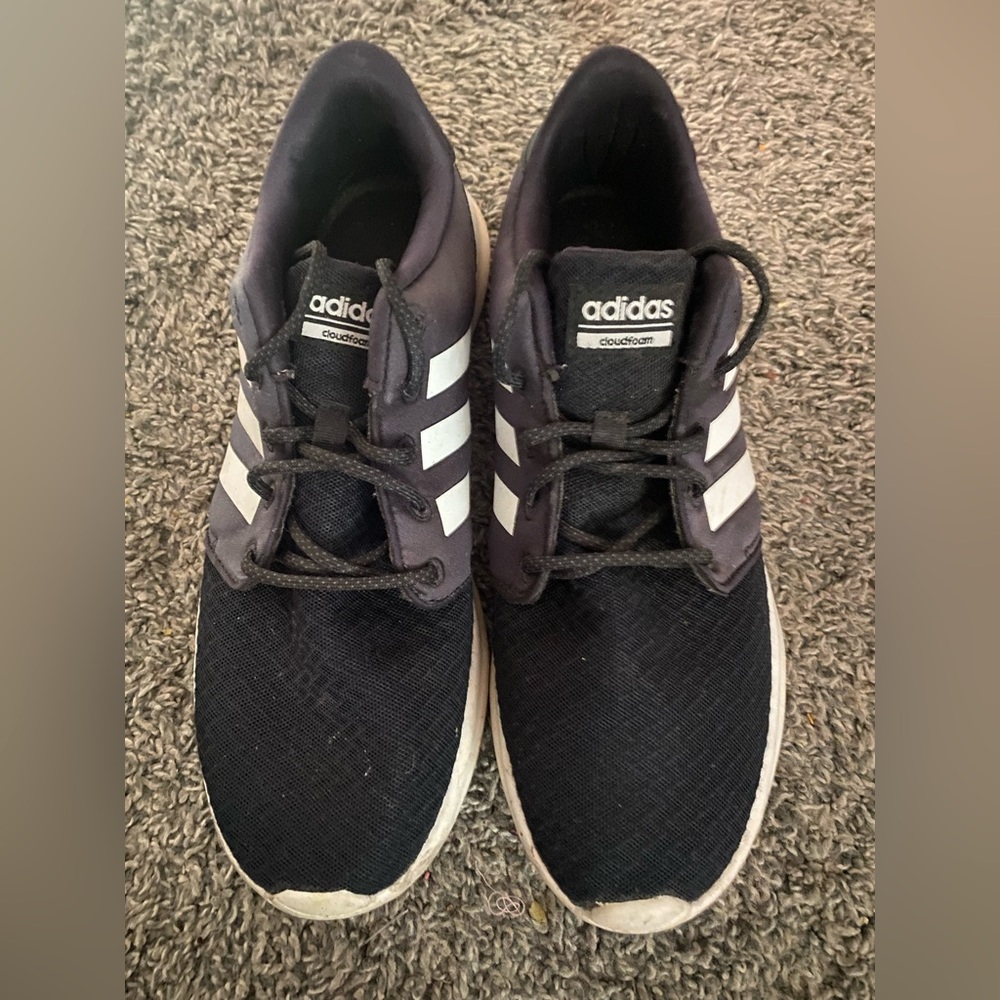 Woman’s Adidas cloud foam tennis shoes